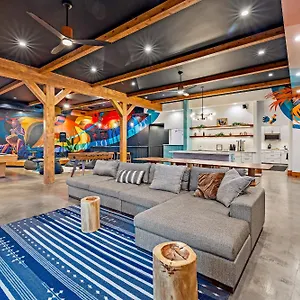  Hostel Howzit USA